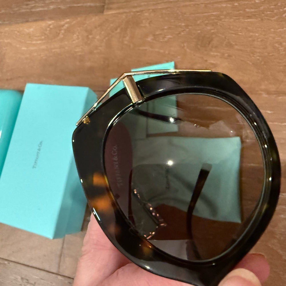 Tiffany & Co. Women's Tortoiseshell Sunglasses with Gradient Brown gold accents - Picture 14 of 16
